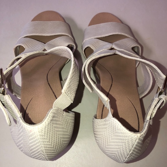 DR. SCHOLL’S Bailey Faux Suede Ankle Wedge Oyster NWOB (11M) - Picture 12 of 16